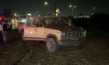 Llanta explota y sufre accidente en Saltillo