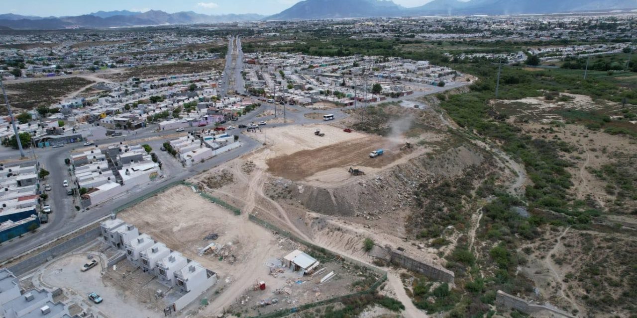 Supervisa alcalde de Ramos Arizpe construcción de campo de béisbol