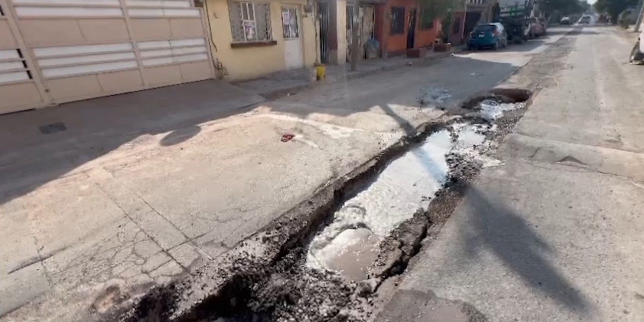 Reparan red de agua potable en Saltillo