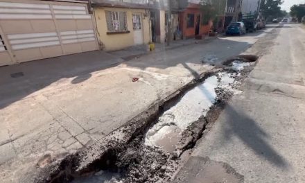 Reparan red de agua potable en Saltillo