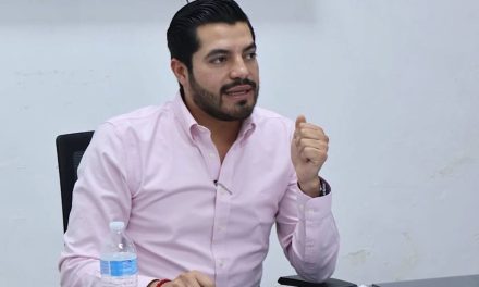 Se reúne Ramiro Durán con manzaneros de Arteaga