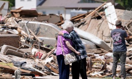 Fuertes tormentas en Texas dejan al menos cinco muertos y daños materiales