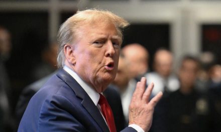 Trump enfrenta posibles deudas fiscales millonarias tras investigación del IRS