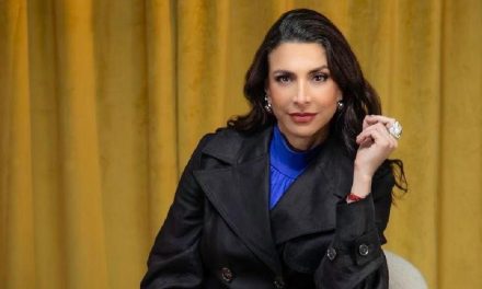 Verónica Toussaint ‘se manifiesta’ durante entrevista de Eduardo Videgaray y ‘El Estaca’