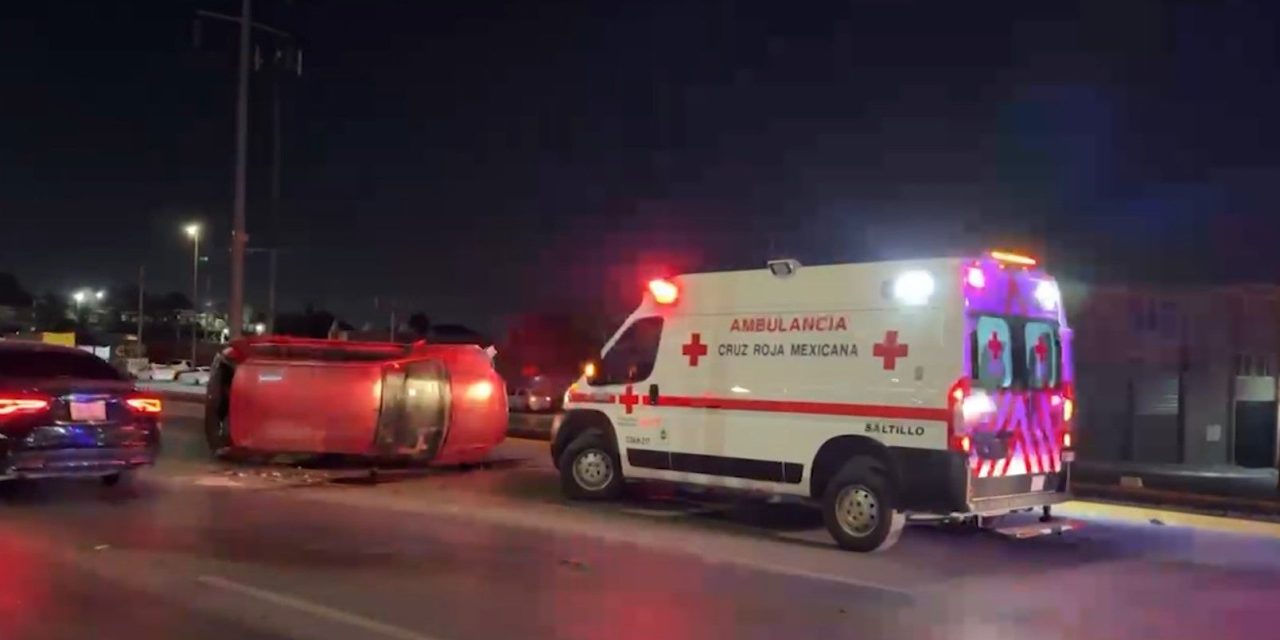 Conductor vuelca en Bulevar Fundadores