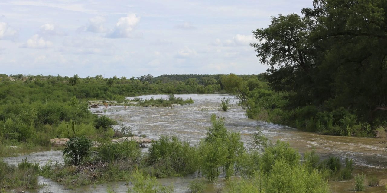 Revive el río Sabinas tras paso de tormenta tropical