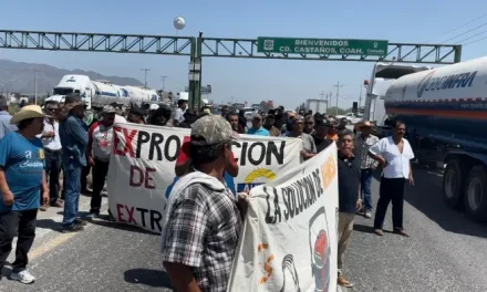 Disuelven bloqueo carretero de trabajadores de AHMSA