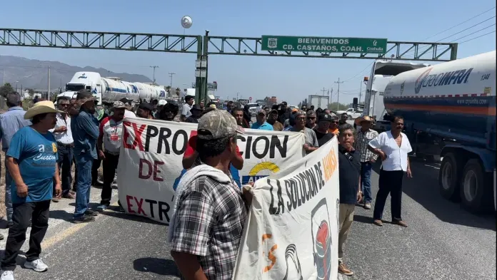 Disuelven bloqueo carretero de trabajadores de AHMSA