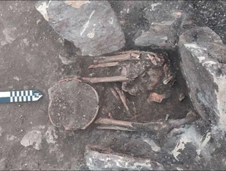 INAH descubre 26 tumbas mayas en Campeche