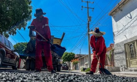 Llevan trabajos de bacheo al oriente y suroriente la ciudad