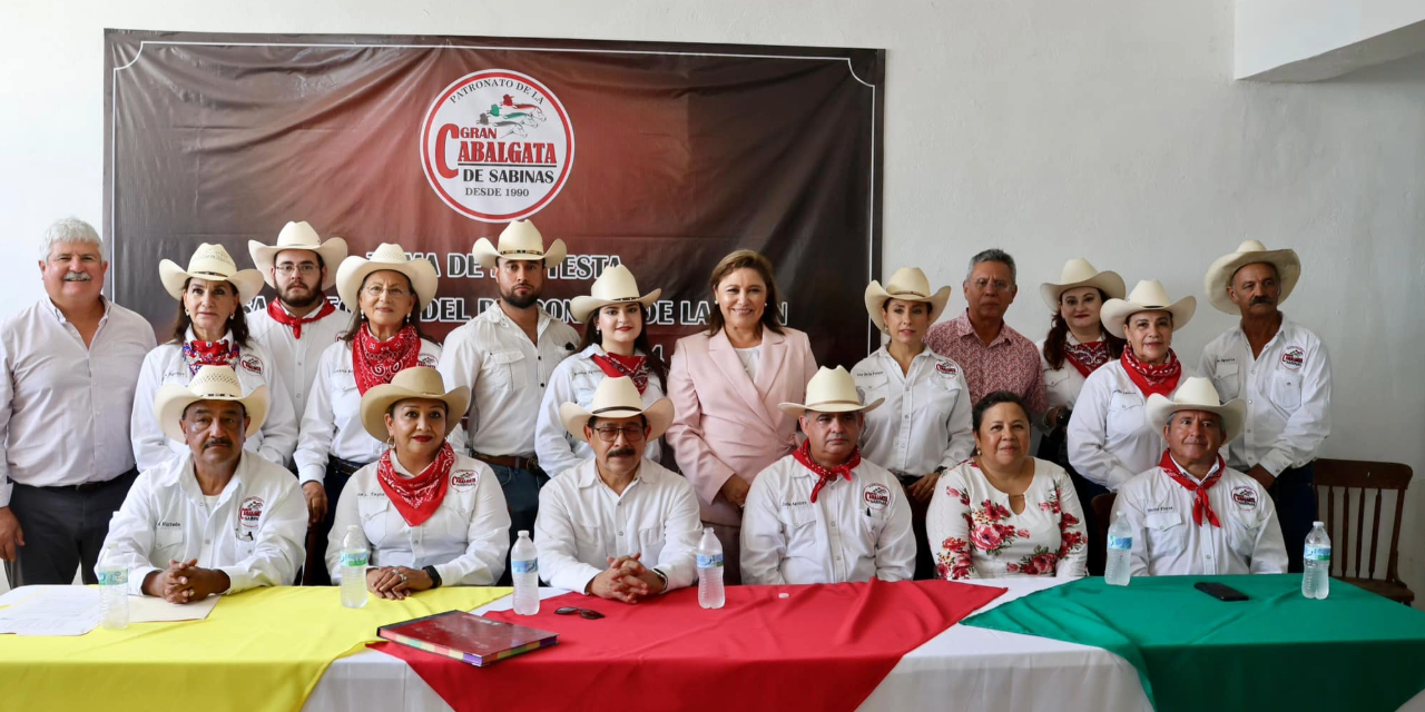 Toma protesta nueva mesa directiva de la Gran Cabalgata de Sabinas