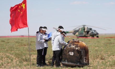 Nave china vuelve a la Tierra con las primeras muestras de la cara oculta de la Luna
