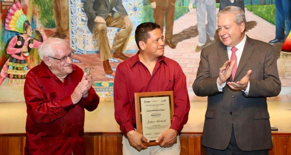 Nombran a Julián Herbert como ‘Profeta en su Tierra’