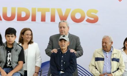 DIF Coahuila y DIF Saltillo entregan juntos 100 aparatos auditivos