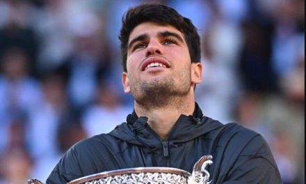 Carlos Alcaraz se consagra como monarca en Roland Garros