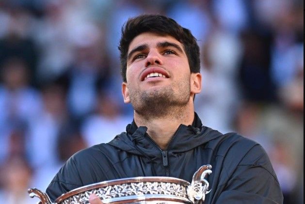 Carlos Alcaraz se consagra como monarca en Roland Garros