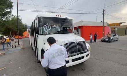 Arrolla transporte público a mujer de 84 años en Saltillo