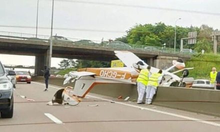 Avioneta cae a una autopista cerca de París y mueren tres personas