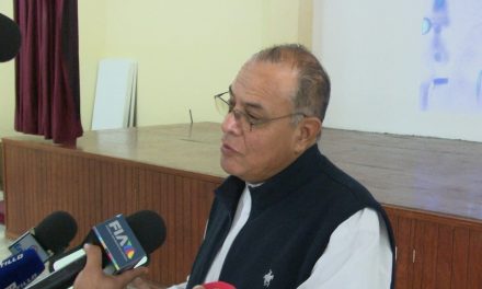 Busca la iglesia católica diálogo con jóvenes en Saltillo