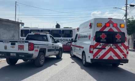 Camión se pasa alto y ocasiona choque en Saltillo