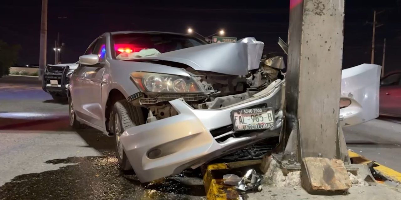 Hombre choca contra semáforo en Periférico