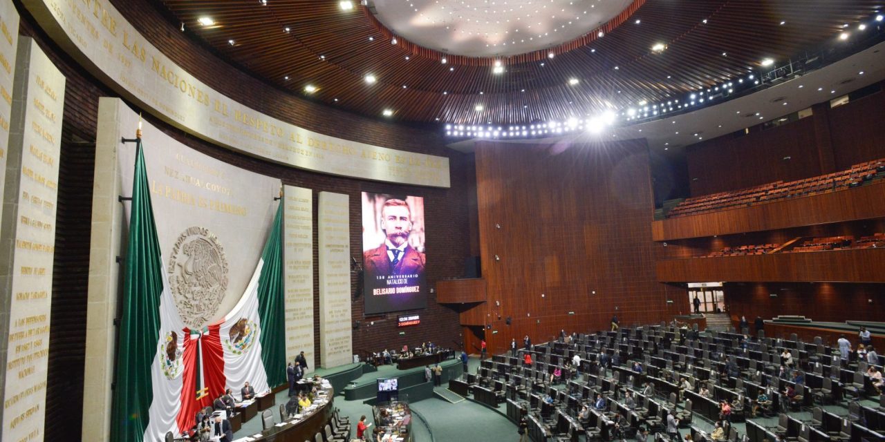 Plan C busca eliminar plurinominales, eliminar al INE y reducir presupuesto a partidos