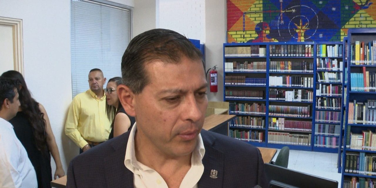 Destaca UAdeC por el uso de libros físicos y digitales