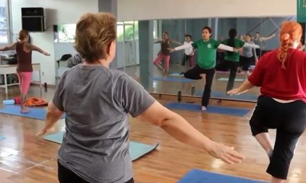 Destaca IMSS bondades de practicar yoga