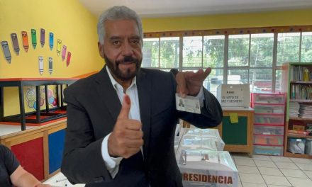 Ramos Arizpe: Emite su voto Gerardo Covarrubias