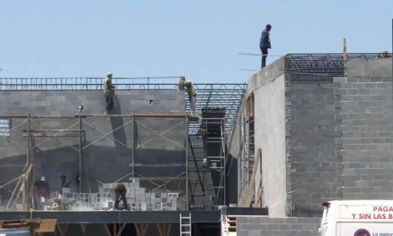 Joven cae tras sufrir golpe de calor en Sabinas