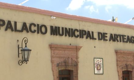 Hace municipio de Arteaga llamado a morosos a regularizar sus impuestos con incentivos