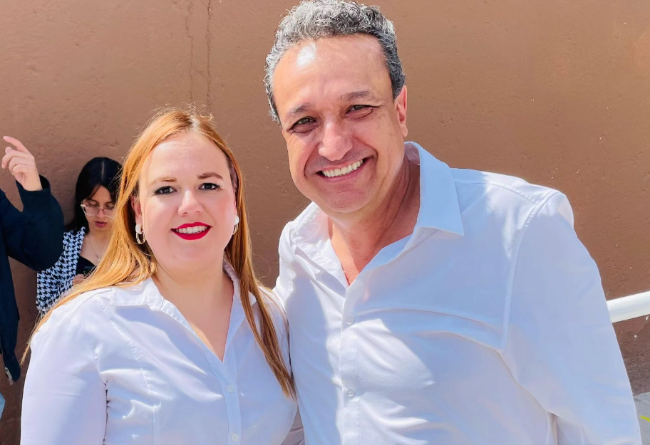 Recibe Ana Karen Sánchez constancia de mayoría