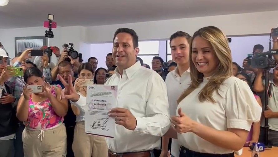 Recibe Javier Díaz constancia de mayoría como alcalde electo de Saltillo