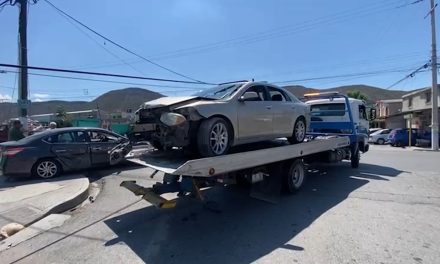 Mujer resulta lesionada en accidente en colonia Guayulera
