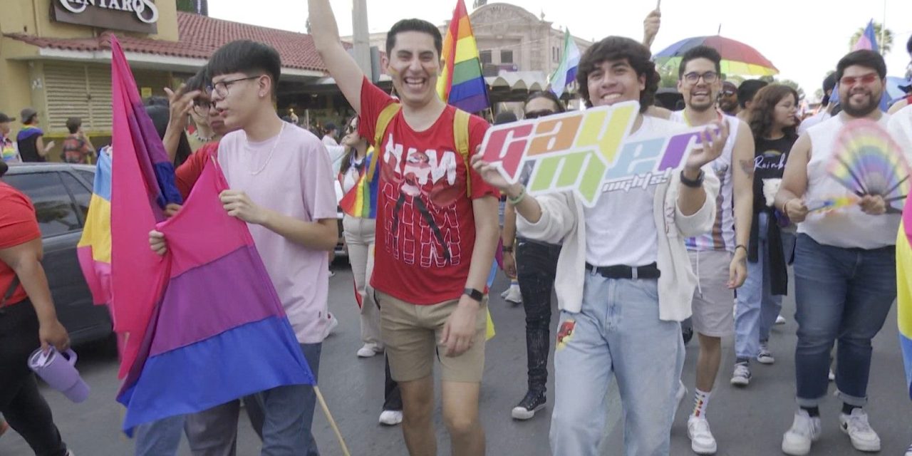 Saltillenses participan en la 15 Marcha del Orgullo y la dignidad