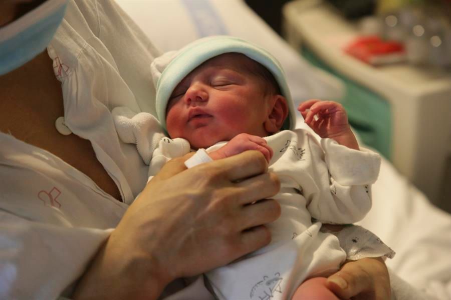 Disminuye la especialidad de médicos pediatras