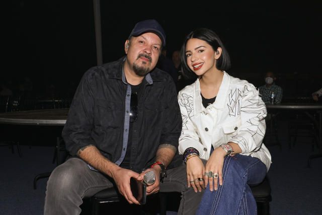 Así felicitó Ángela Aguilar a Pepe Aguilar por el Día del Padre… ¿también a Nodal?