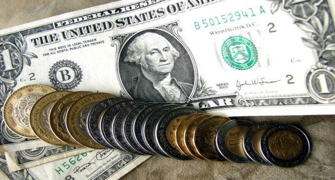 Dolar llega a los 18.30 pesos al mayoreo