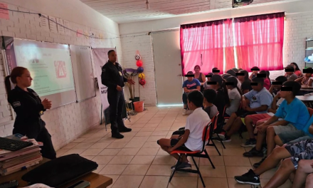 Informan a menores del ejido Paredón sobre los riesgos en las redes sociales