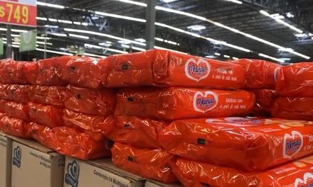 Saltillenses realizan compras de pánico