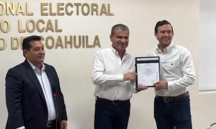 Recibe constancia como senador Miguel Ángel Riquelme Solís