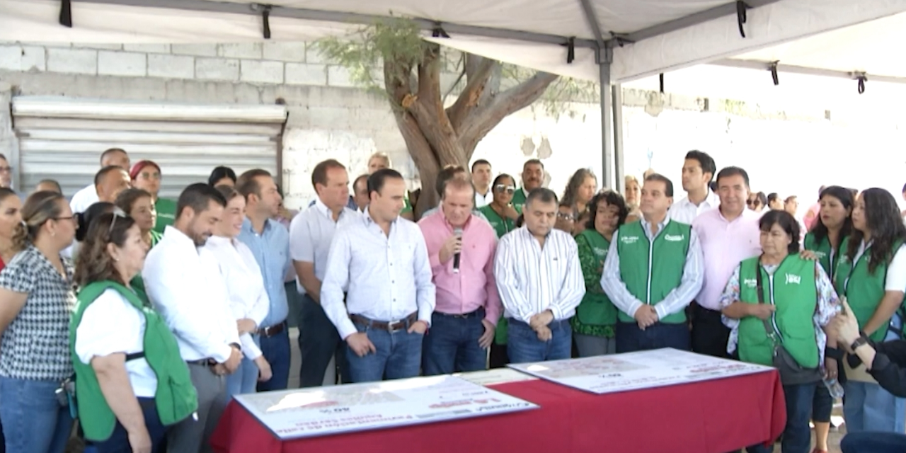 Supervisa Manolo Jiménez programa de pavimentación en Torreón