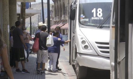 Transitan verdaderas chatarras en Saltillo disfrazadas de transporte público