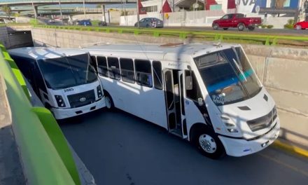 Transportistas generan caos vial en V. Carranza