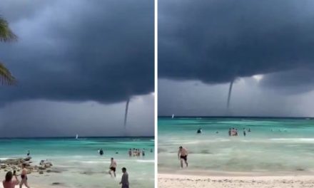 Video: Así impactó una tromba marina las playas de Tulum