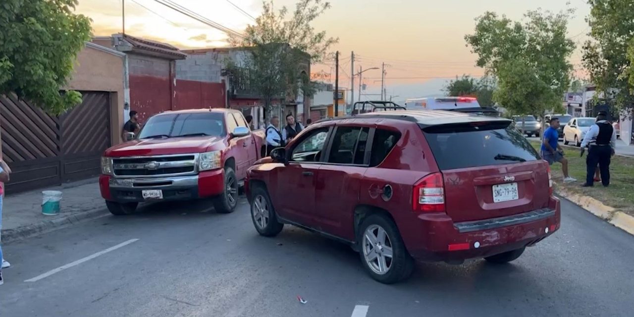 Joven vuelca en la colonia Vicente Guerrero