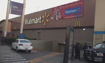 Se desata balacera en un Walmart de Azcapotzalco tras intento de asalto a un banco