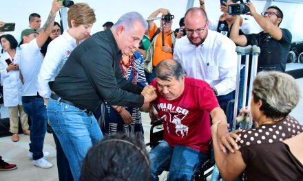 Entregan aparatos funcionales a personas con discapacidad