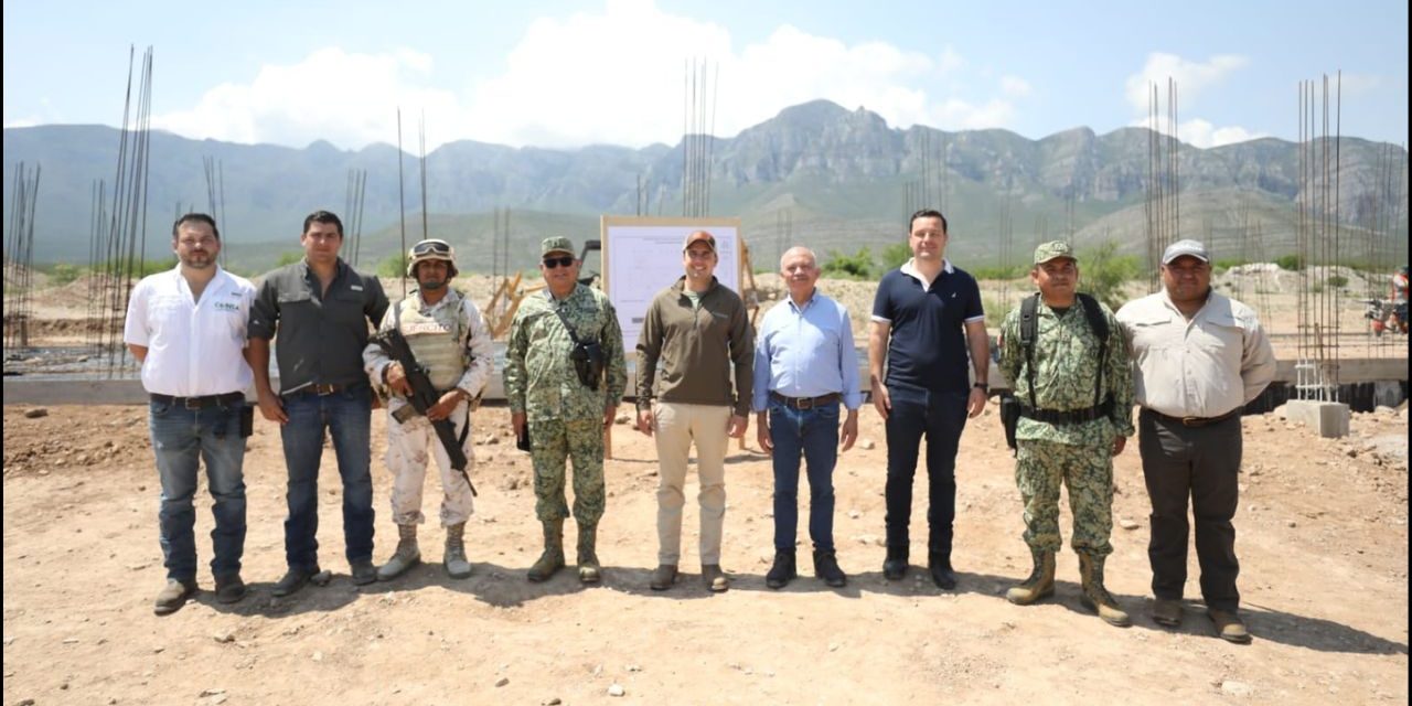 Supervisan Manolo Jiménez y general obras militares en Coahuila
