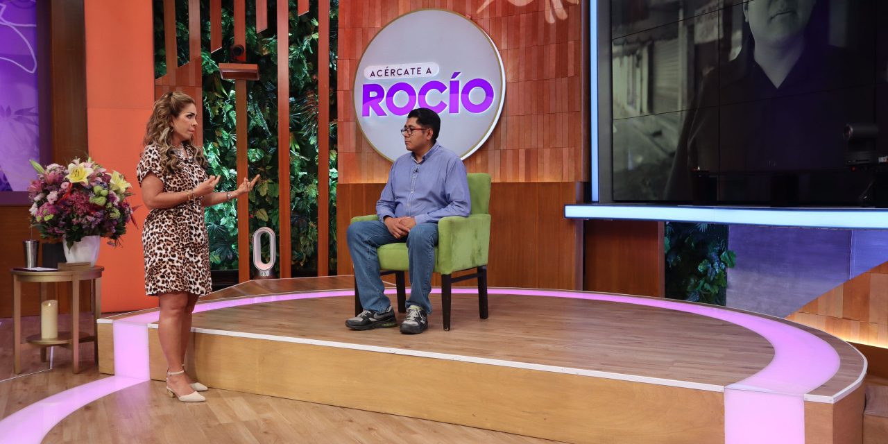¿Entonces no es real? Invitado de ‘Acércate a Rocío’ olvida su ‘nombre’ y el guion en pleno programa